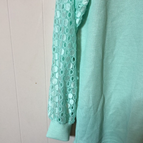 Plus size blouse - Picture 2 of 2